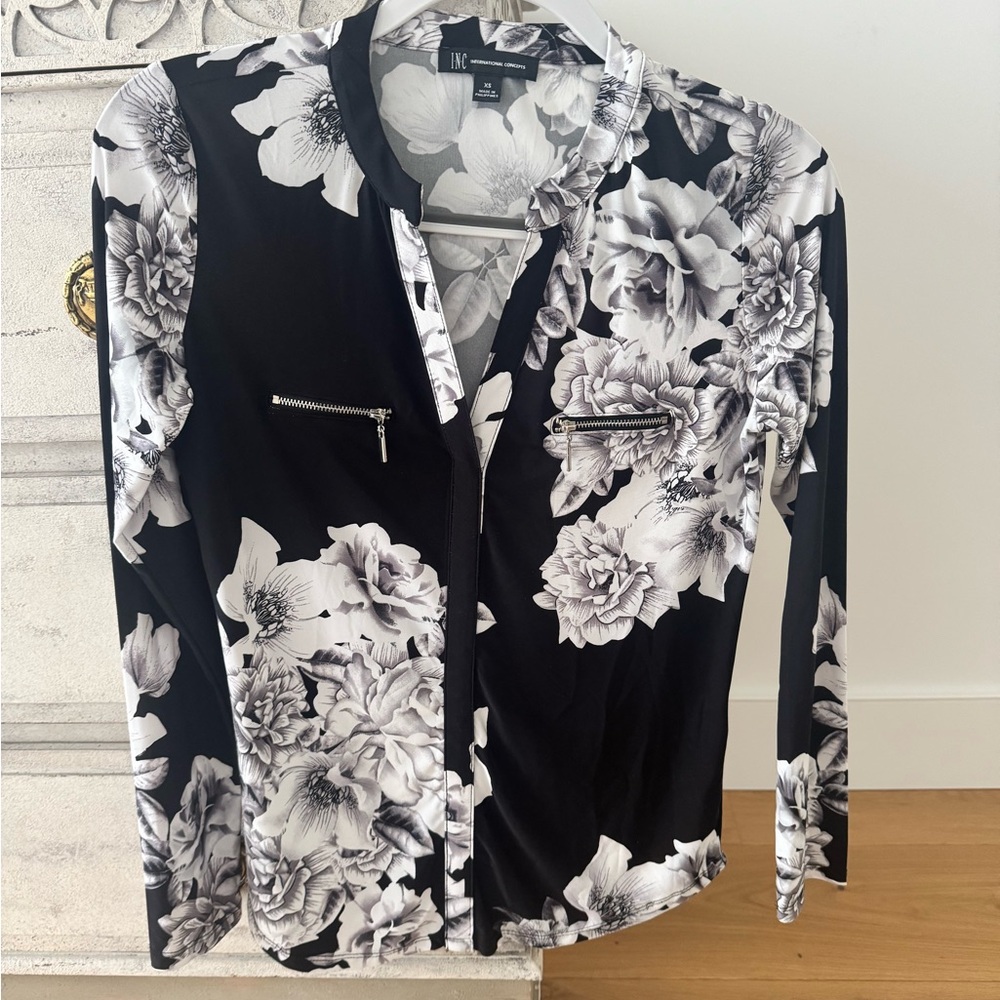 Gorgeous INC International Concepts floral stretch blouse in XS